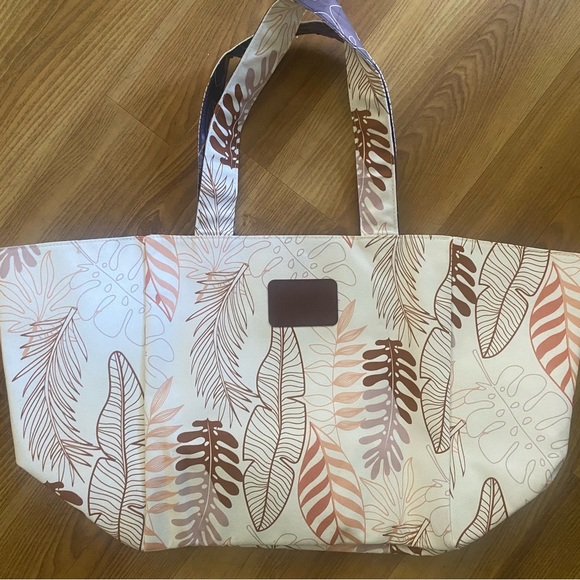 Fighting Eel Handbags - New Fighting Eel Reversible Tote With Matching Pouch